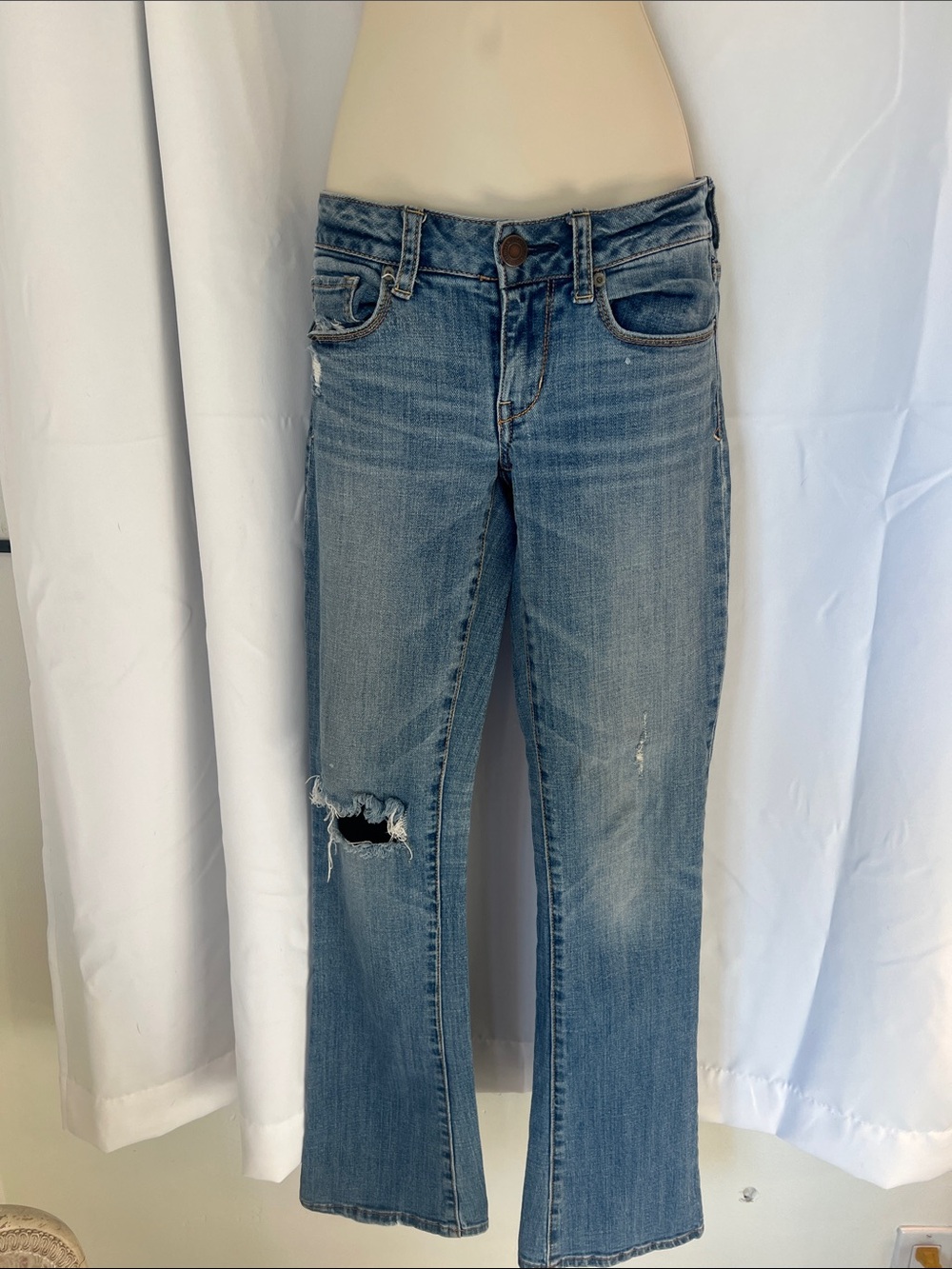 Classic American Eagle Distressed Light Blue Women's Jeans